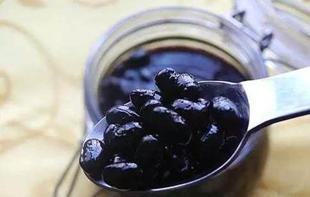 醋泡黑豆的正確做法與吃法和功效（醋泡黑豆的正確吃法）