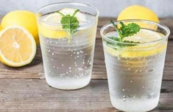 喝檸檬水的最佳時間段（喝檸檬水的最佳時間）