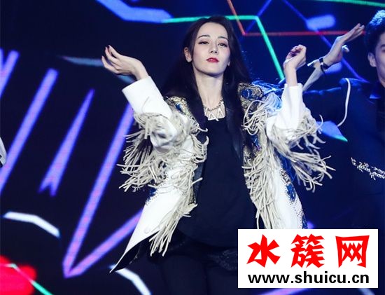 迪麗熱巴撕衣服 背后真相竟然是這樣…… 迪麗熱巴撕衣服