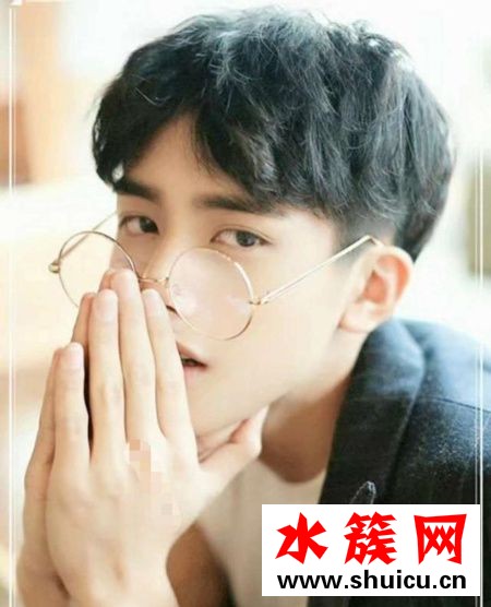 男生燙頭發(fā)大卷和小卷哪個更好看 男生燙發(fā)的種類有哪些 男生燙頭發(fā)大卷和小卷哪個更好看