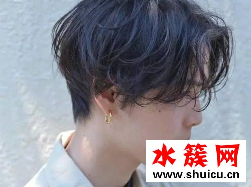 男生燙頭發(fā)大卷和小卷哪個更好看 男生燙發(fā)的種類有哪些 男生燙頭發(fā)大卷和小卷哪個更好看