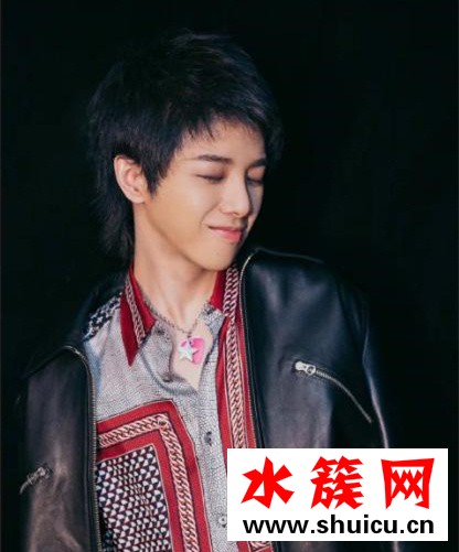 華晨宇2019新發型似換頭 盤點華晨宇留過的發型每一款都很有個性 華晨宇新發型