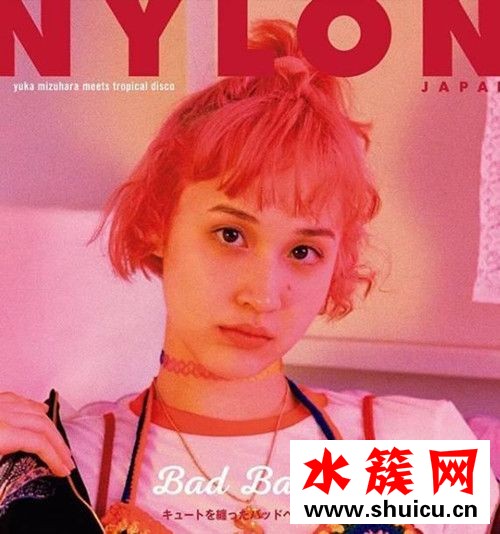 1.用發膠抓出性感水亮潤發