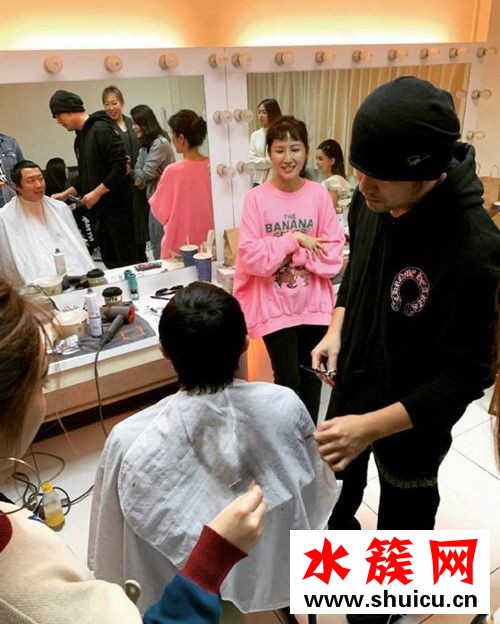 周杰倫給誰理發