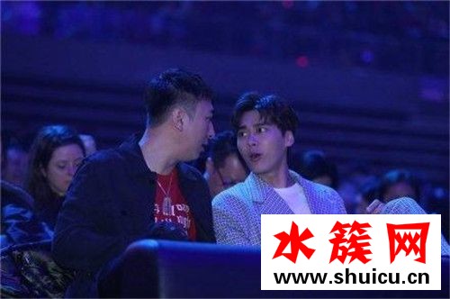 李易峰捏王思聰臉滿臉寵溺